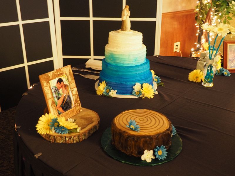 Wedding cake and groom's cake